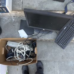Dell Computer With Keyboard And Speakers 