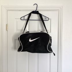 Used NIKE UNISEX GYM TRAVEL BUFFLE SHOULDER TOTE BLACK BAG polyester nylon flaw LOCATED IN *AGOURA HILLS*