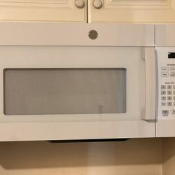 New, GE 1.6 Cu. Ft. Over the Range Microwave (Model #:JVM3160DFWW)