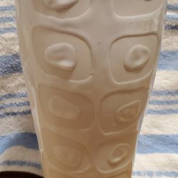 CERAMIC  OFF WHITE FLOWER VASE WHITH DENTED ROUND DESIGNS APROX 11" X 5 " INCHES PRE-OWNED 