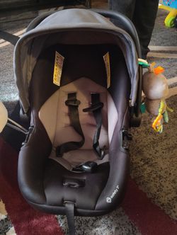 Nice Car Seat For Sale for Boy Or Girl In Good Condition Pick Up Only Asking 65