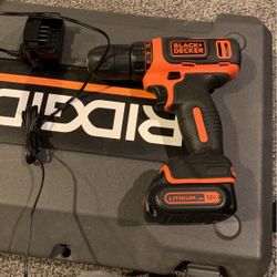 Black and Decker 12v Cordless Drill w/ Charger