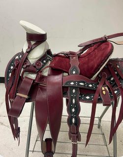 Montura charra de cuero con vistas