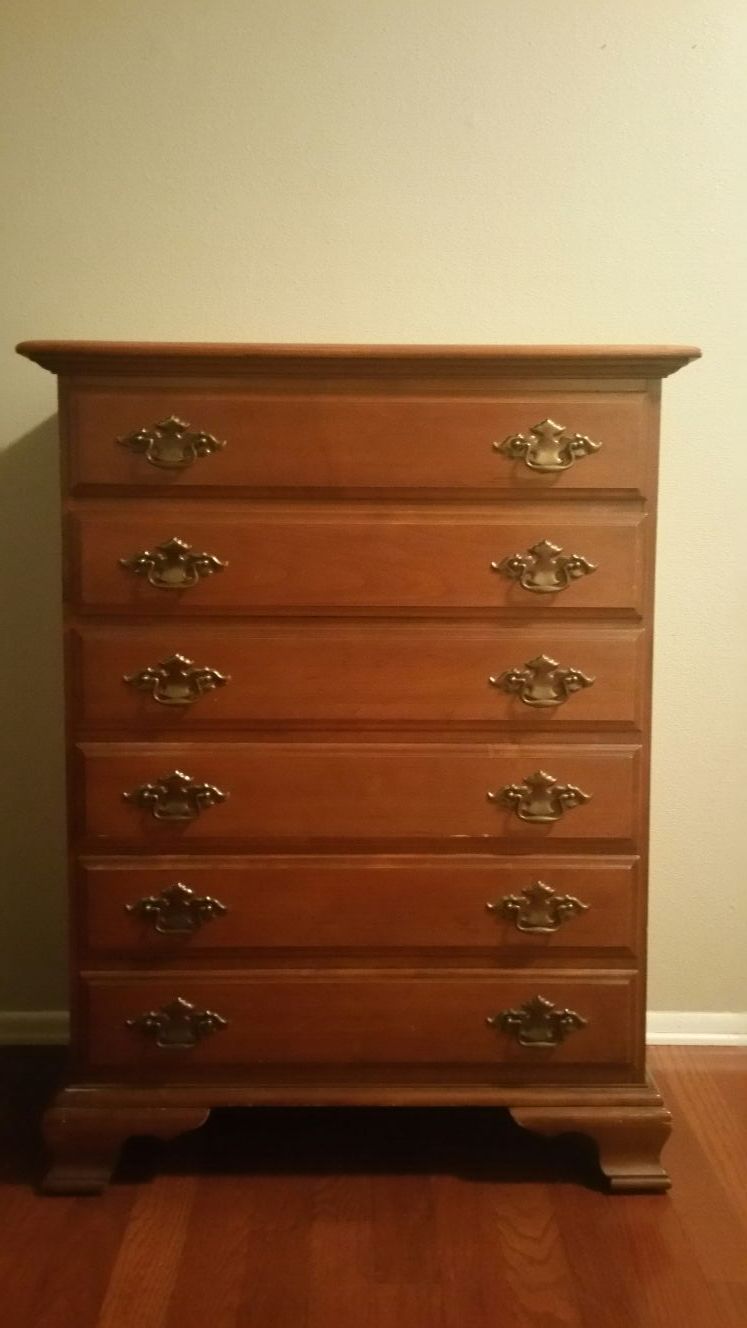 Young Hinkle Lexington antique 5 drawer dovetail maple wood chest of drawers