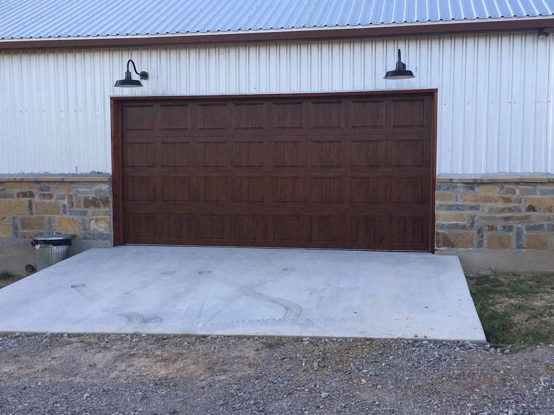 Garage doors 16x7 regular $550 brand new