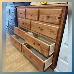 Dresser/ Nine drawers dresser