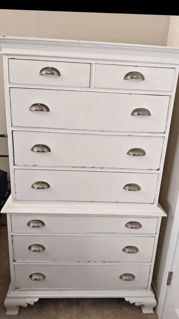 Beautiful drawers chest