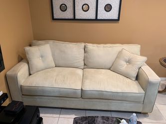 beautiful completely new set of sofa AMERICA SIGNATURE excellent condition measures large sofa 85 long, 43 deep, 31 high.Sofa small 60 long