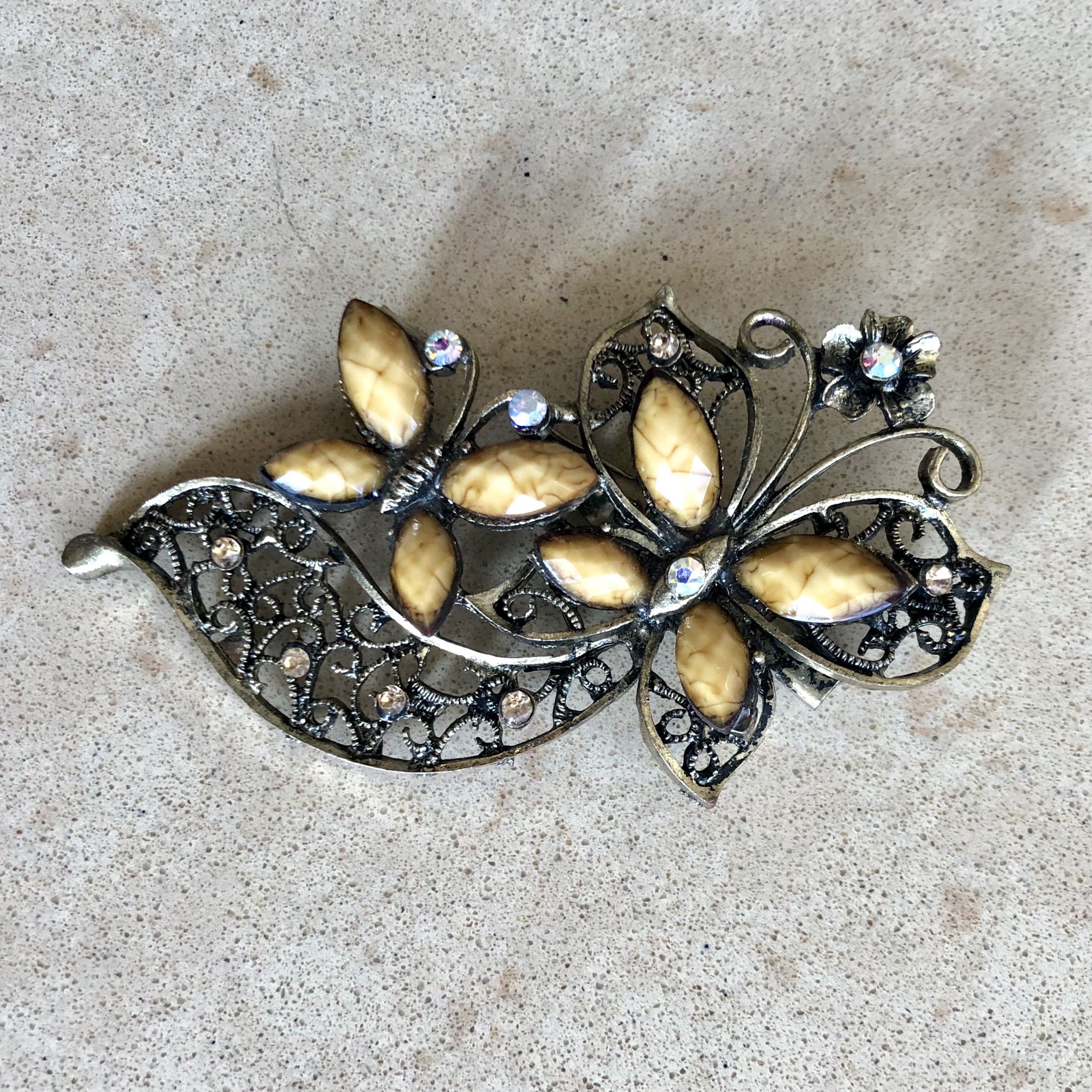 🦋 Vintage butterfly brooch pin