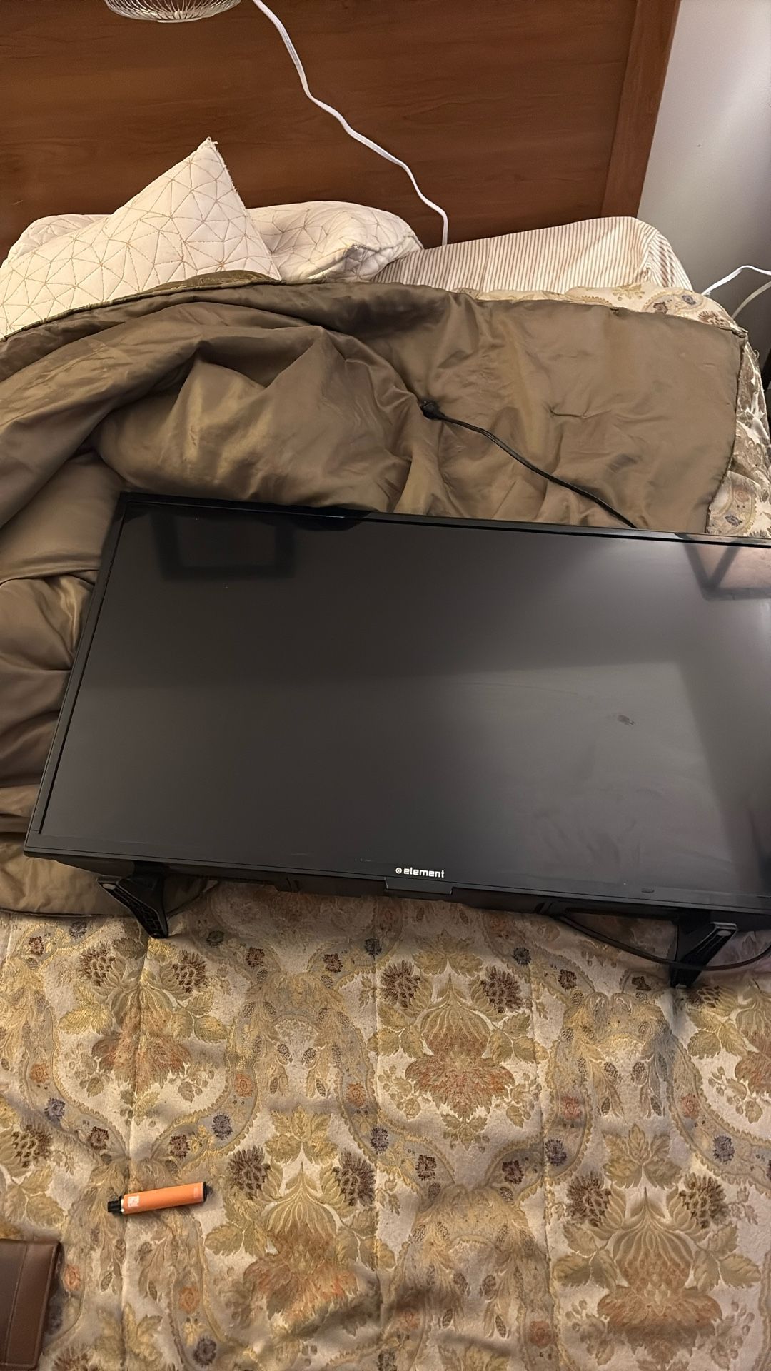 32” Flat Screen TV