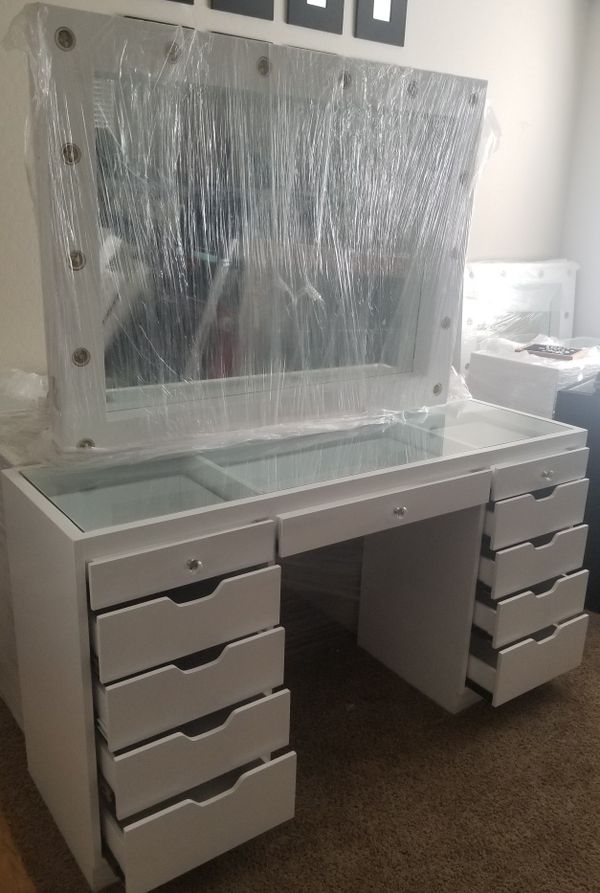 Hollywood Makeup Vanity For In El Mirage Az Offerup El Mirage Az Offerup