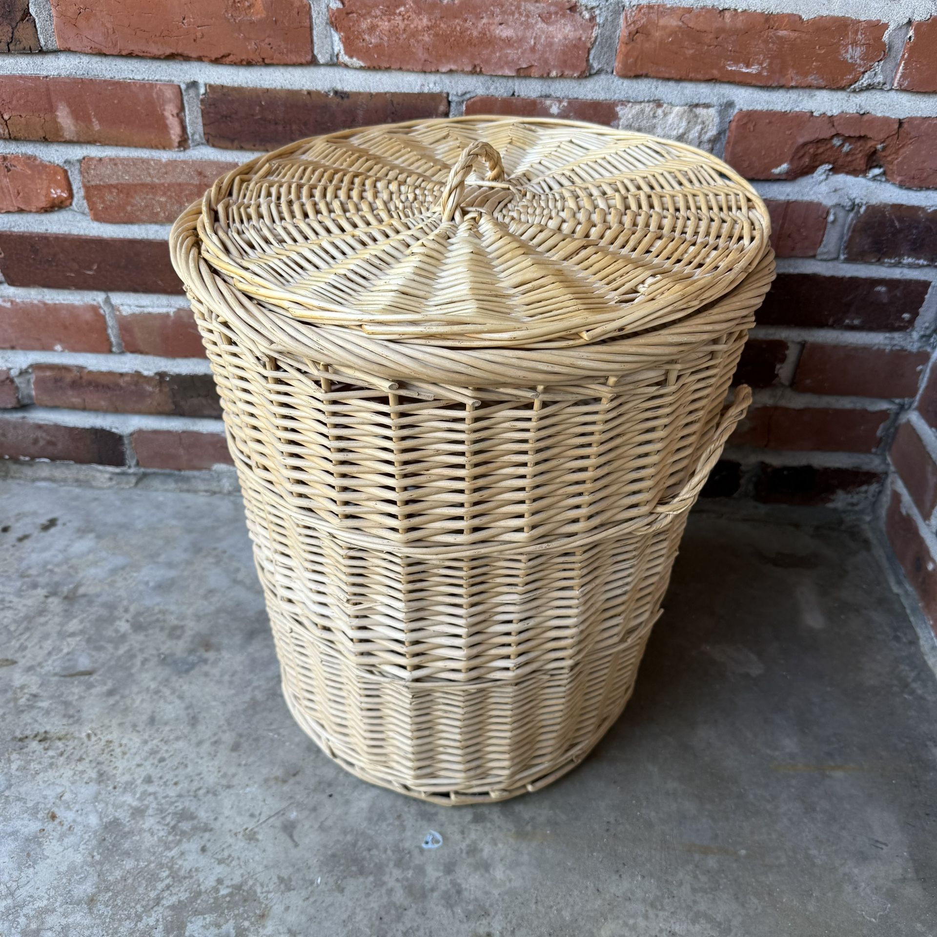 Wicker Laundry Hamper Storage with Lid and Handles