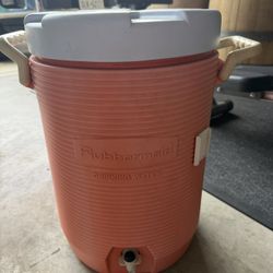 Rubbermaid Drinking Water Cooler