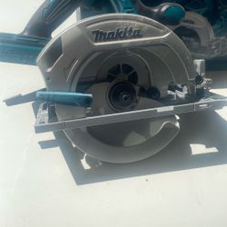 Makita 36 V. Circular Saw.