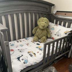 Oxford Baby Richmond 4-in-1 Convertible Crib ( 2 Available)