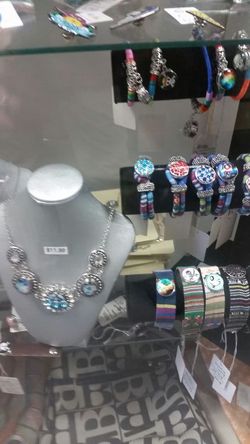 Jewelry snap on interchangeable buttons