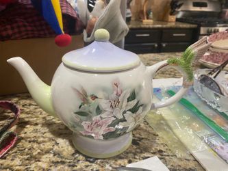 Teleflora Lena Lui Hummingbird and Lilies Teapot