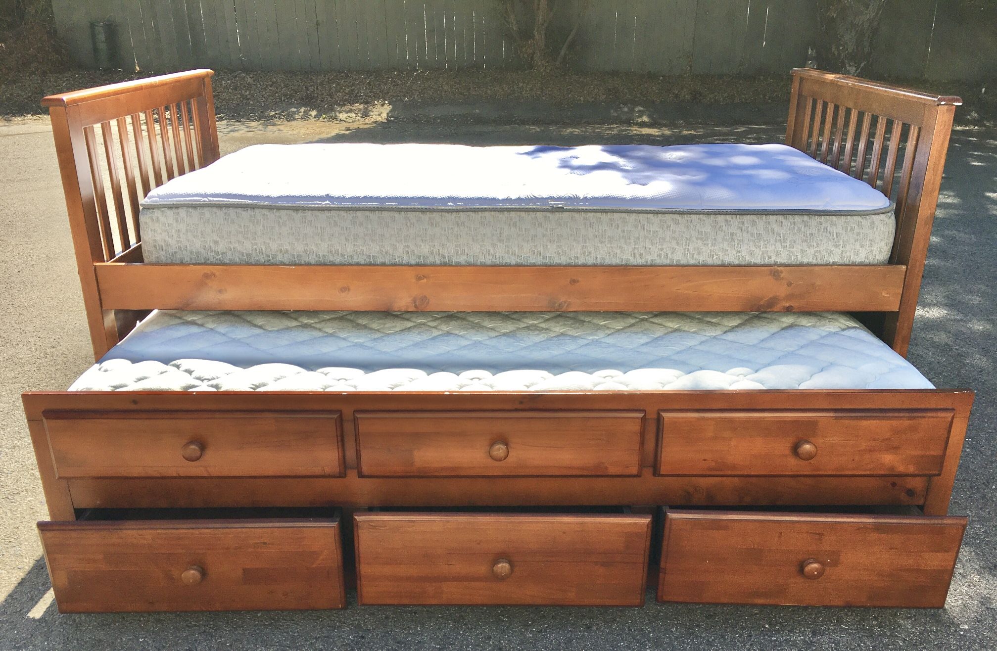 ***Twin Bed With Mattresses ***