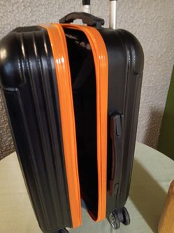 Rockland 20 Inch Carry On Dpinner