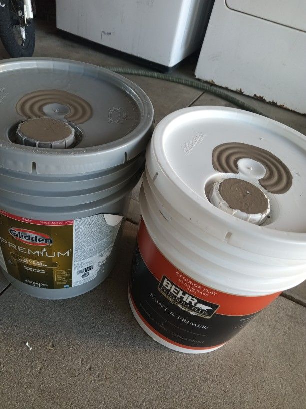 Pinturas Behr 2 Cubetas Para Exterior Color Café $200 Por Las 2