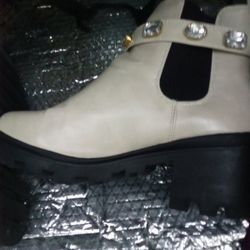 Woman's Size 8 Boots Ankle Size 
