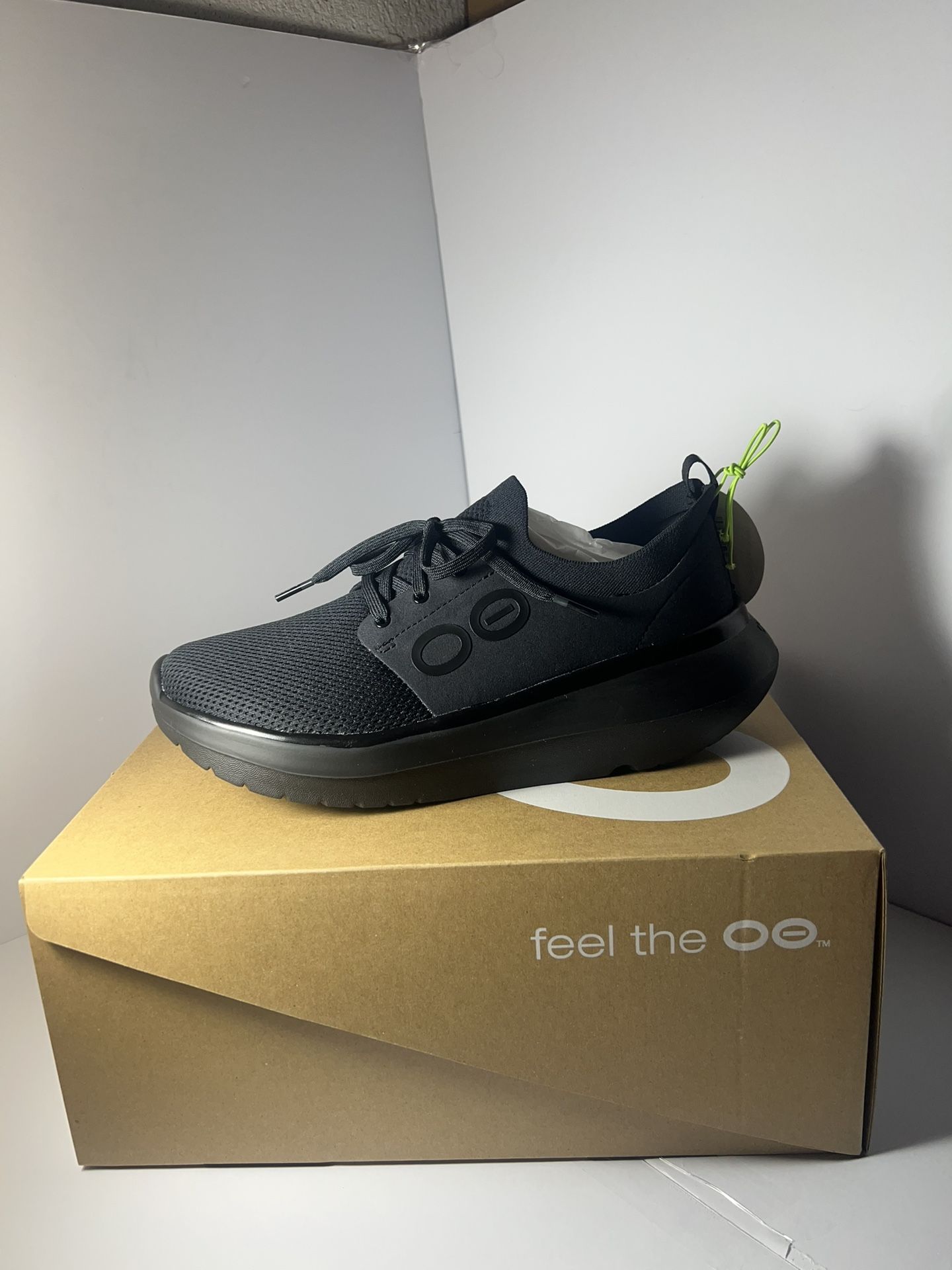 New Oofos Women’s Size 8 Oomy Stride Black Sneakers comfortable $160 MSRP