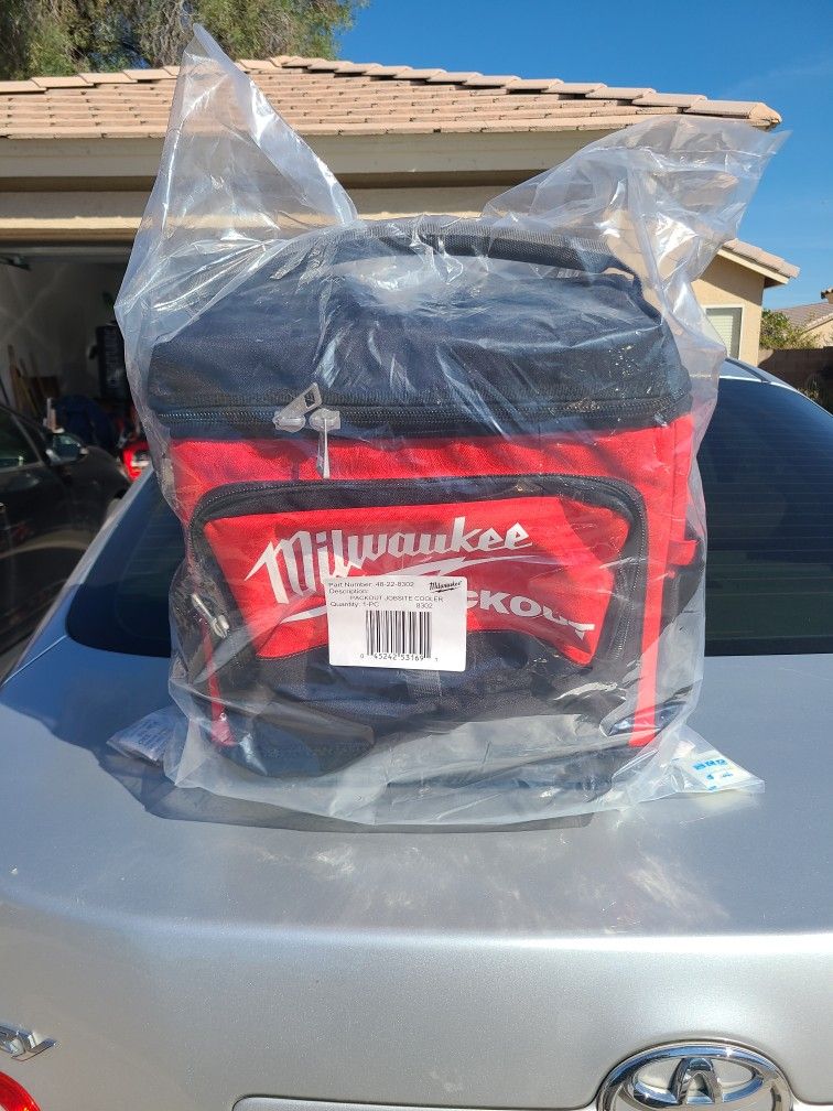 Milwaukee Jobsite Cooler