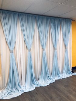 Light Blue And White Backdrop Decoration 