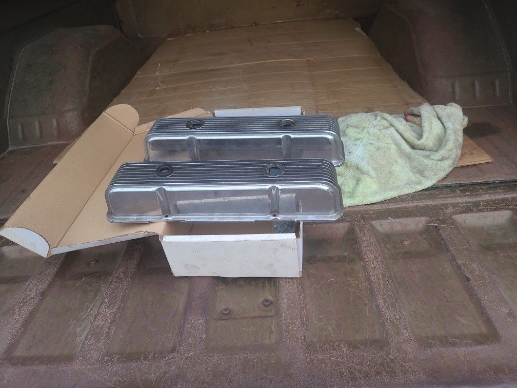 Chevy Valve Covers, For SBC,Cal Custom, with Bolts ,vintage Good Condition, 150.00 Obo