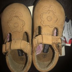 Osh Kosh Genuine Kids Little Girls Leather Shoes Size4C
