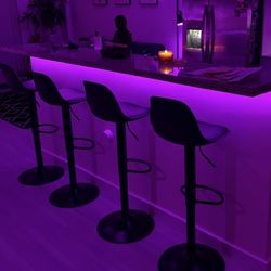 4 Modern Trendy Kitchen/Bar Stools 