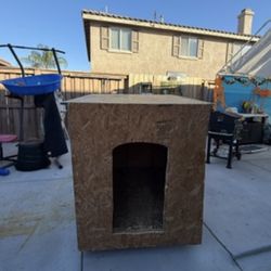 Pallet Wood Dog House