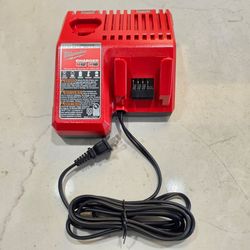 Milwaukee
M12 and M18 12-Volt/18-Volt Lithium-Ion Multi-Voltage Battery Charger