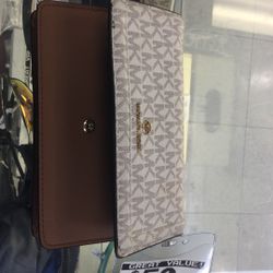 Michael Kors A2306 Handbag/Clutch