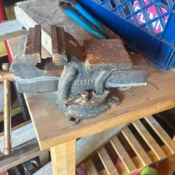 Bessev Table Top Vise 
