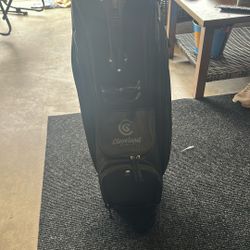 Cleveland Golf Bag With Old Lynx Black Cat Irons . 