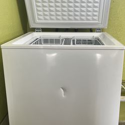 Sm. Chest Freezer(125$)
