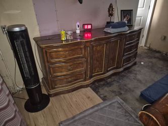 Slay bed with side tables and dresser