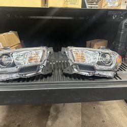 20 Tacoma Trd Sport OEM Headlights