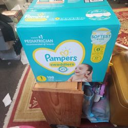 BRAND NEW PAMPERS SWADLERS 198PCS