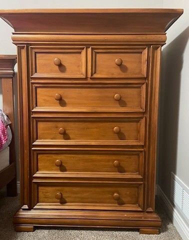 Munire Furniture. Full Size Bed And Drawers