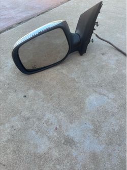 DRIVER SIDE MIRROR 2009-2013 TOYOTA COROLLA (SILVER COLOR).