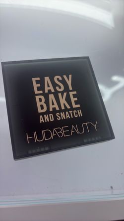 Huda beauty easy bake