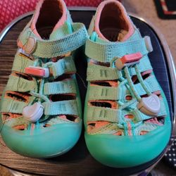 Toddler Girl's Size 8 KEEN shoes