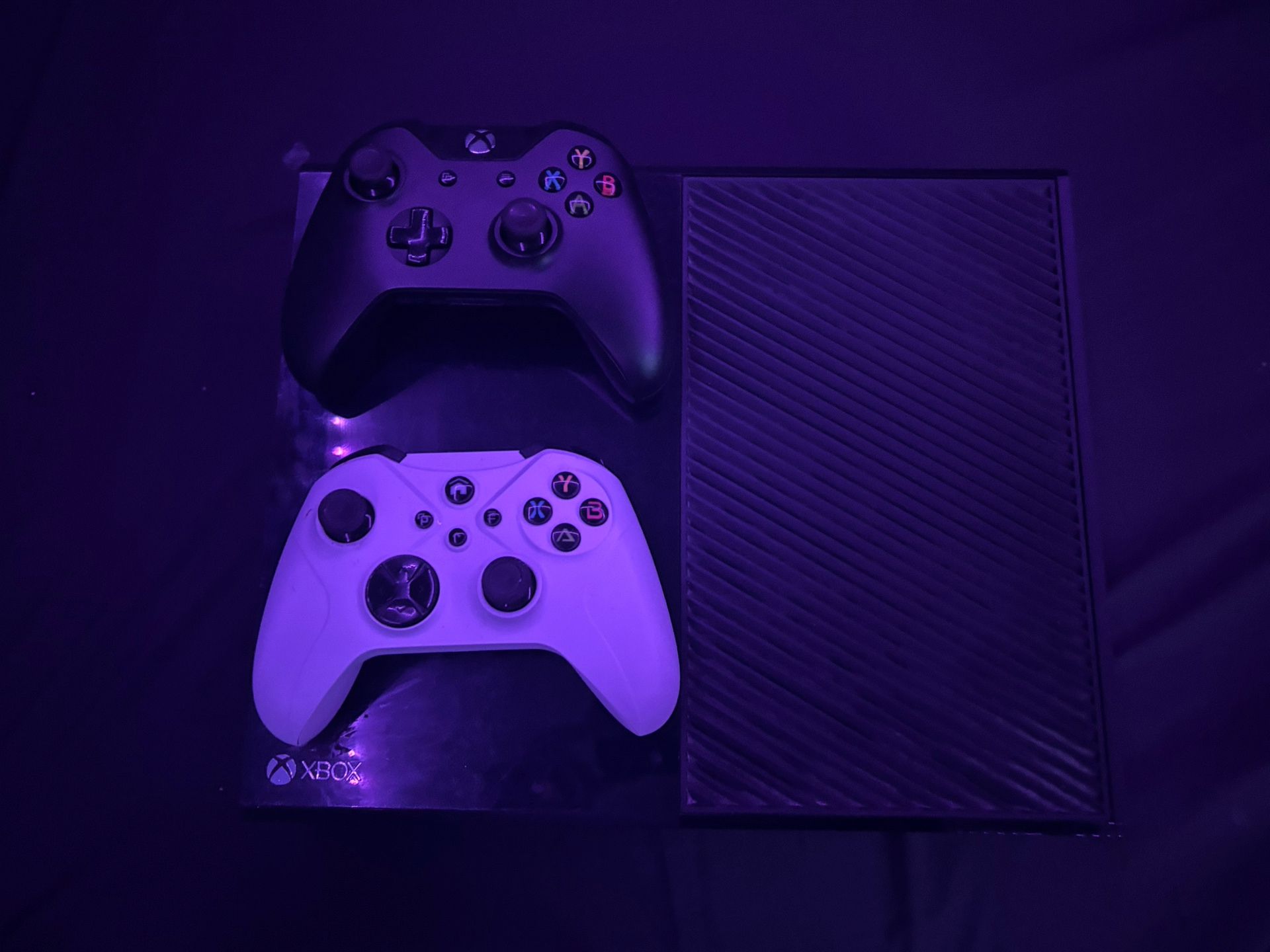 Xbox one 500GB with Two Controllers