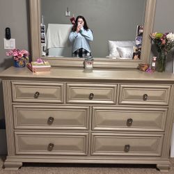 7 Drawer dresser With Mirror