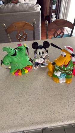 Disney Popcorn Buckets And Sipper