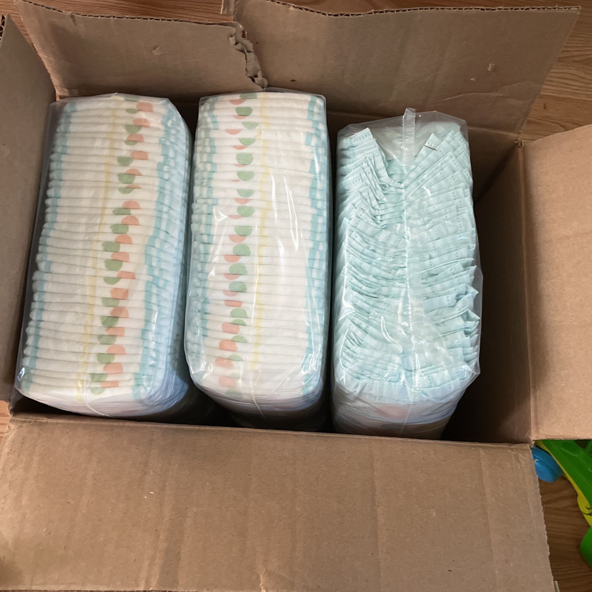 Pampers Size 3 approx 200 Diapers 