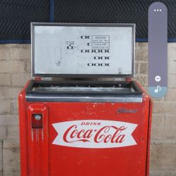 1958 Glasco Vending Co. Coca Cola Pop Machine In Excellent Condition And Works GREAT!
