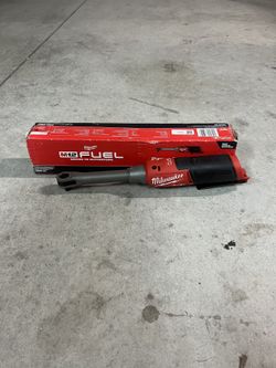 New Milwaukee M12 FUEL Lithium-lon Cordless 3/8" Extended Reach High Speed Ratchet ( Battery Not Included )